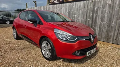 Used Renault Clio Dynamique 73 HP (53 kW) 2016 Red Hatchback