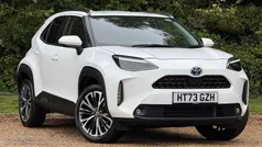 Pure white Used 2024 Toyota Yaris Hybrid SUV | £24,699 (Fair price)