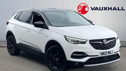 Used Vauxhall Grandland X SRi 131 HP (96 kW) 2021 White SUV