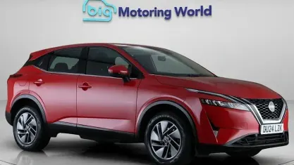 Usado Nissan Qashqai Acenta Premium 140 HP (102 kW) 2023 Vermelho SUV