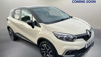 Used Renault Captur Iconic 90 HP (66 kW) 2019 Cream/black SUV