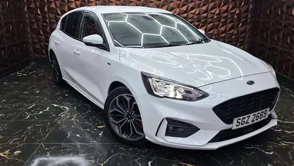 Używany Ford Focus ST-Line X 125 KM (91 kW) 2020 Biały Hatchback