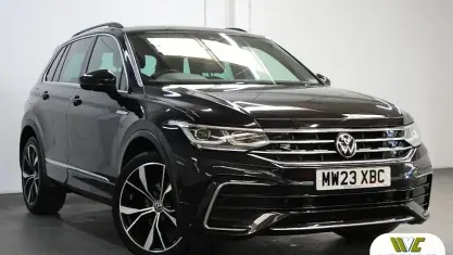 Second-hand VW Tiguan R-line 150 CP (110 kW) 2023 Negru SUV