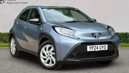 Usado Toyota Aygo X PURE 72 HP (52 kW) 2024 Persian salt SUV