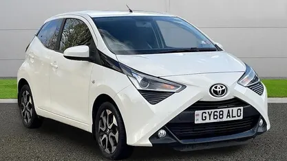 Used Toyota Aygo X-plore 69 HP (50 kW) 2018 White Hatchback