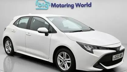 Used Toyota Corolla 122 HP (89 kW) 2022 White Hatchback
