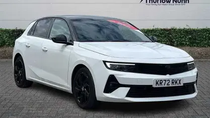 Used Vauxhall Astra GS Line 181 HP (133 kW) 2022 Arctic white Hatchback