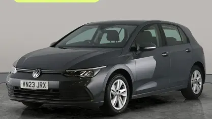 Usado VW Golf VIII Life 150 HP (110 kW) 2023 Cinzento Citadino