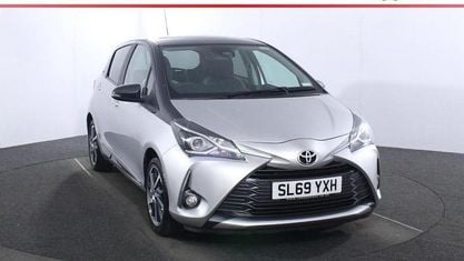 Begagnad Toyota Yaris 111 HK (81 kW) 2019 Silver Halvkombi