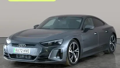 Begagnad Audi e-tron GT quattro Comfort 389 kW (530 HK) 2023 Grå Sedan