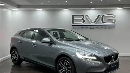 Używany Volvo V40 Momentum 122 KM (89 kW) 2018 Szary Hatchback