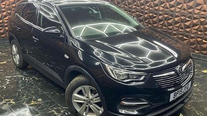 Używany Vauxhall Grandland X S 131 KM (96 kW) 2019 Czarny SUV