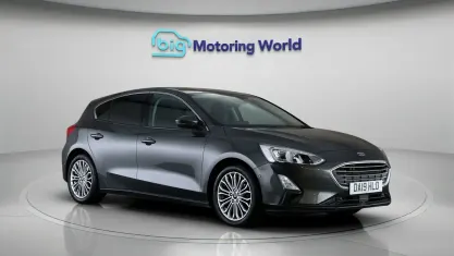 Usado Ford Focus Titanium X 125 HP (91 kW) 2019 Cinzento Citadino