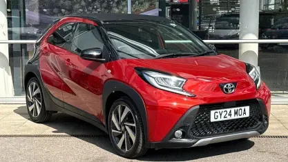 Used Toyota Aygo X 72 HP (52 kW) 2024 Red SUV