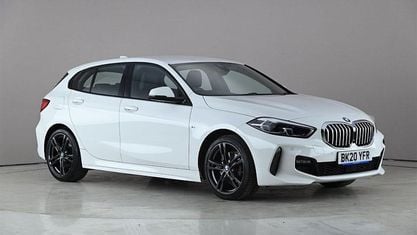 Begagnad BMW 118 M Sport 140 HK (102 kW) 2020 Vit Halvkombi