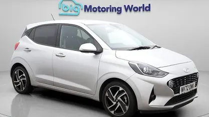 Used Hyundai i10 Premium 67 HP (49 kW) 2023 Silver Hatchback