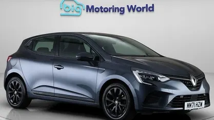 Used Renault Clio V Iconic 90 HP (66 kW) 2022 Hatchback