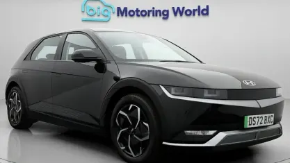 Begagnad Hyundai Ioniq SE 125 kW (170 HK) 2023 Halvkombi