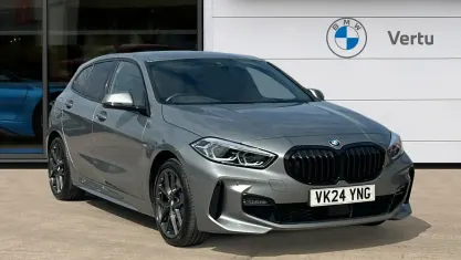Begagnad BMW 118 M Sport 136 HK (100 kW) 2024 Grå Halvkombi