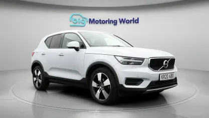 Used Volvo XC40 Momentum 163 HP (119 kW) 2020 Silver SUV