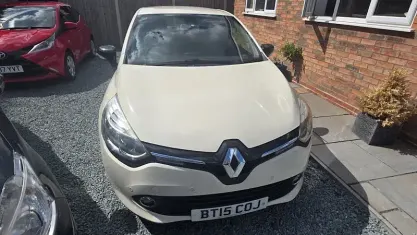 Used Renault Clio Dynamique 90 HP (66 kW) 2015 White Hatchback