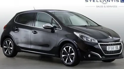 Used Peugeot 208 Allure Premium 82 HP (60 kW) 2018 Black Hatchback
