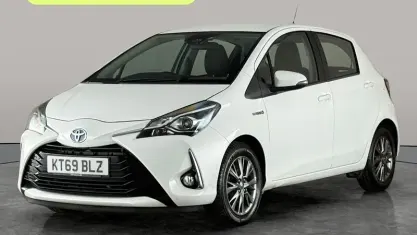 Used Toyota Yaris 101 HP (74 kW) 2020 White Hatchback
