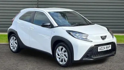 Used Toyota Aygo X PURE 72 HP (52 kW) 2024 White SUV