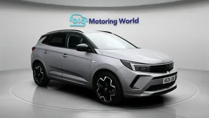 Second-hand Vauxhall Grandland X Ultimate 131 CP (96 kW) 2024 Gri SUV