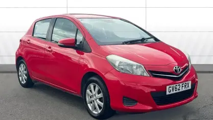 Used Toyota Yaris 101 HP (74 kW) 2013 Red Hatchback