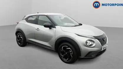 Begagnad Nissan Juke N-Connecta 143 HK (105 kW) 2023 Silver SUV