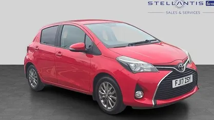 Used Toyota Yaris 69 HP (50 kW) 2016 Red Hatchback