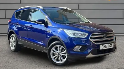 Usado Ford Kuga Titanium 179 HP (131 kW) 2017 Azul SUV