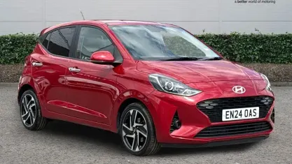 Used Hyundai i10 Premium 63 HP (46 kW) 2024 Red Hatchback