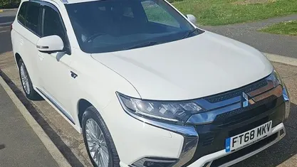 Used Mitsubishi Outlander P-HEV 177 HP (130 kW) 2018 White Estate