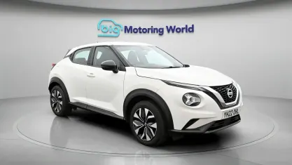 Używany Nissan Juke Acenta 114 KM (83 kW) 2022 Biały SUV