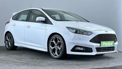 Used Ford Focus ST 185 HP (136 kW) 2016 White Hatchback