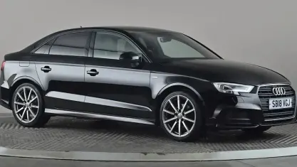 Usado Audi A3 Black Edition 150 CV (110 kW) 2018 Negro Berlina