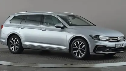 Begagnad VW Passat GTE 218 HK (160 kW) 2023 Silver Kombi