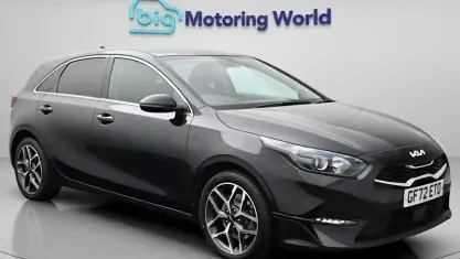 Usado Kia Ceed 160 HP (117 kW) 2021 Preto Citadino