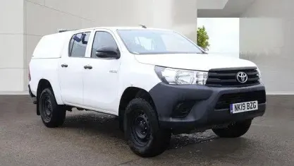 Used Toyota HiLux Active 150 HP (110 kW) 2019 White Pickup