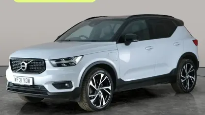Usado Volvo XC40 R-Design Pro 262 HP (192 kW) 2021 Prateado SUV