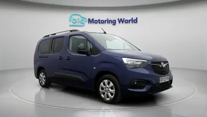 Used Vauxhall Combo Design Edition 100 kW (136 HP) 2023 Blue MPV