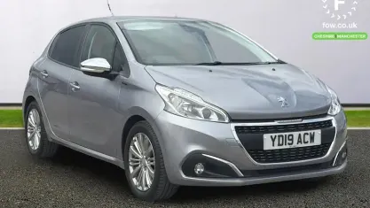 Used Peugeot 208 Signature Sky 82 HP (60 kW) 2019 Grey Hatchback