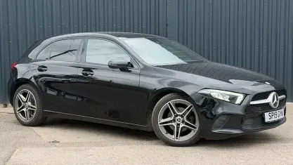 Begagnad Mercedes A180 116 HK (85 kW) 2019 Svart Halvkombi
