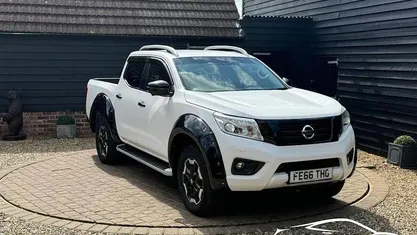 Used Nissan Navara Tekna 190 HP (139 kW) 2016 White Pickup