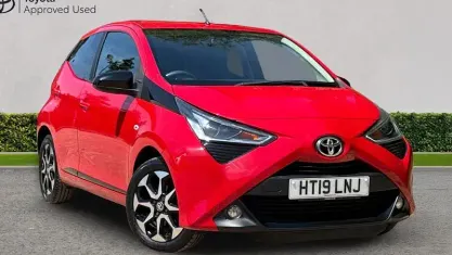 Used Toyota Aygo Trend 72 HP (52 kW) 2019 Red pop Hatchback