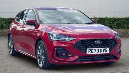 Used Ford Focus ST-Line 125 HP (91 kW) 2023 Red Hatchback