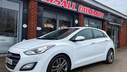 Used Hyundai i30 Premium 136 HP (100 kW) 2016 White Hatchback