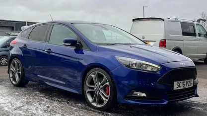 Used Ford Focus ST 250 HP (183 kW) 2016 Blue Hatchback
